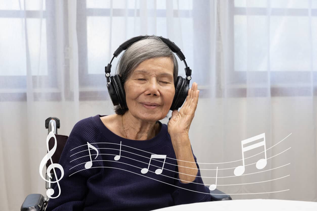Safe and sound protocol Music therapy treatment on elderly woman.